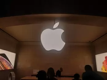 Apple responds after actress' claim of being tracked by AirTag